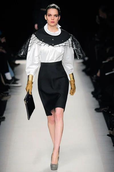 Look 14